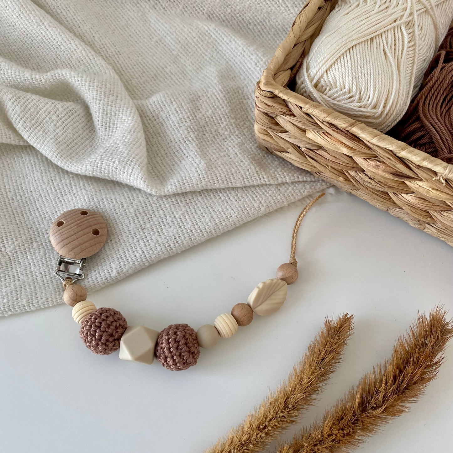 Schnullerkette braun