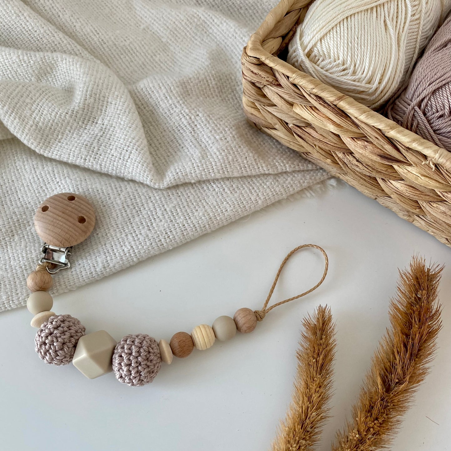 Schnullerkette beige